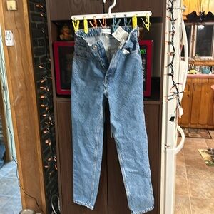 New without tag Zara jeans in. Size 2